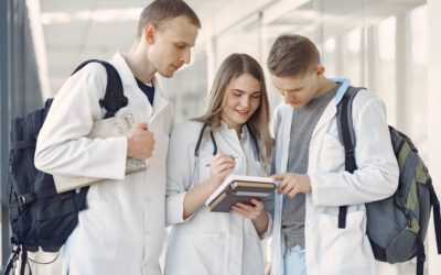 Certificados profesionales esenciales en el sector sociosanitario
